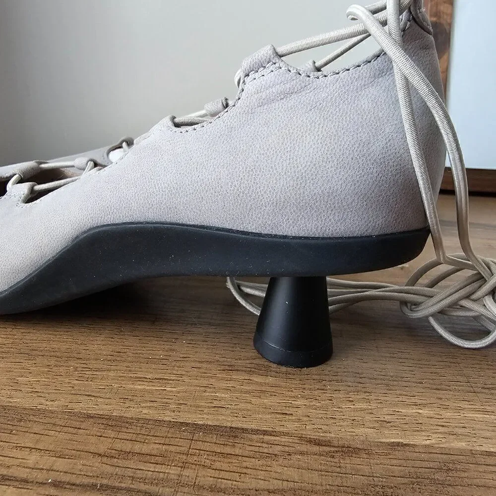 NEVER WORN NAYA POINTY LACED KITTEN HEELS SHOES GREY NUBUCK LEATHER SIZE 6 WOMEN